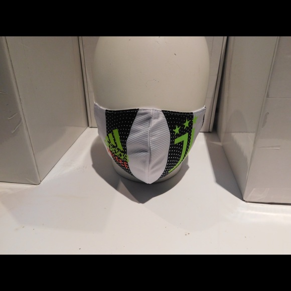 Juventus FC Supporters Face Coverings - Picture 1 of 3